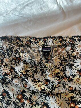 Patgonia floral shorts XS